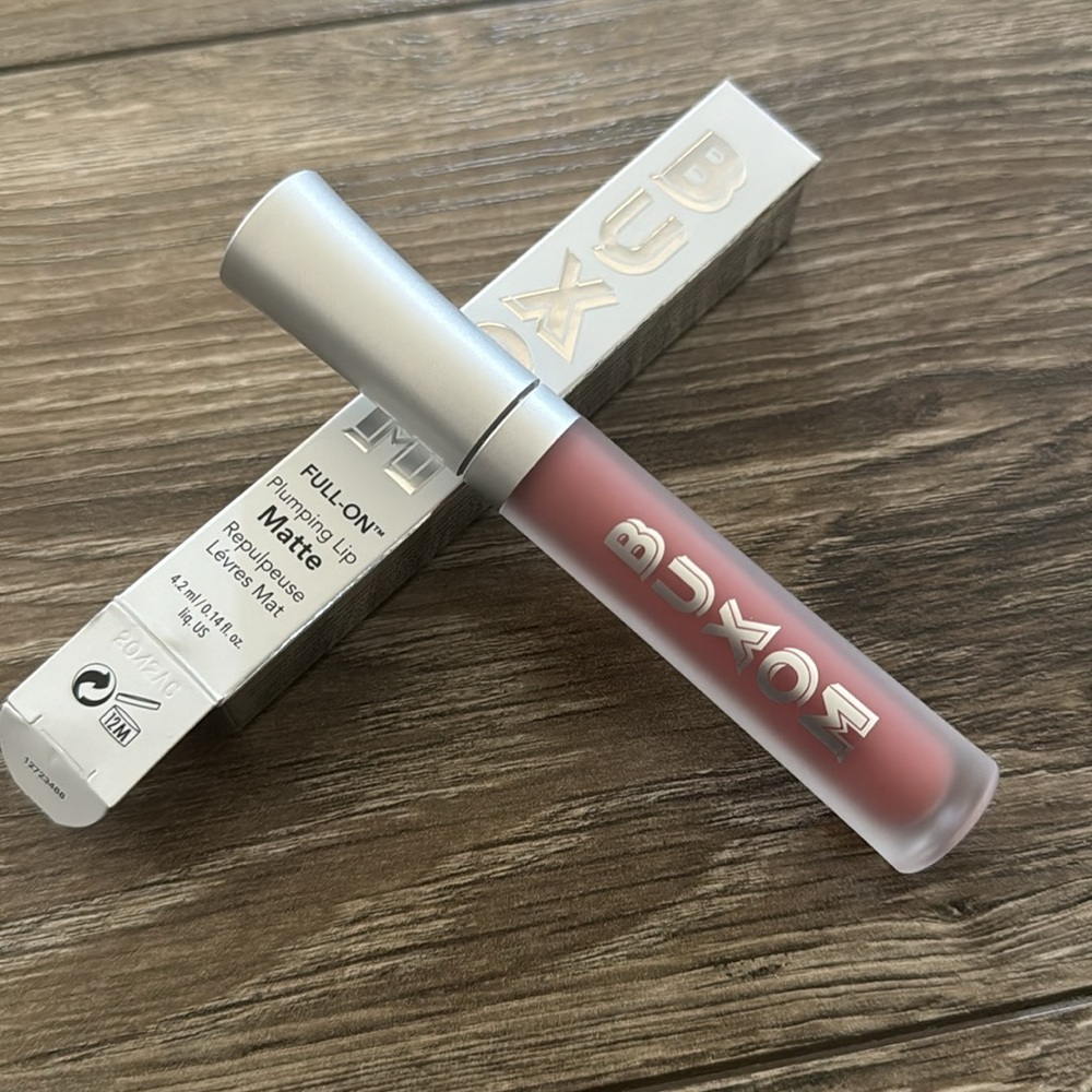 BUXOM PLUMPING LIP